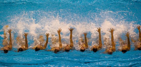 Canadian sync swimmers emerge third in team event