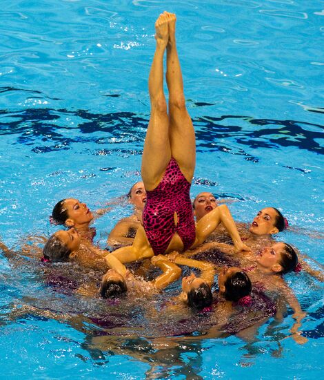 Spanish sync swimmers perform in team event