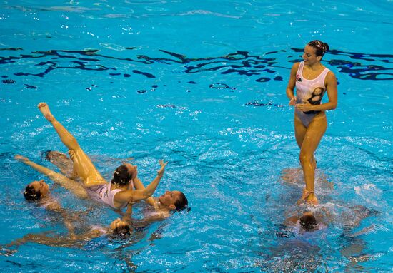 Italian sync swimmers perform in combined event