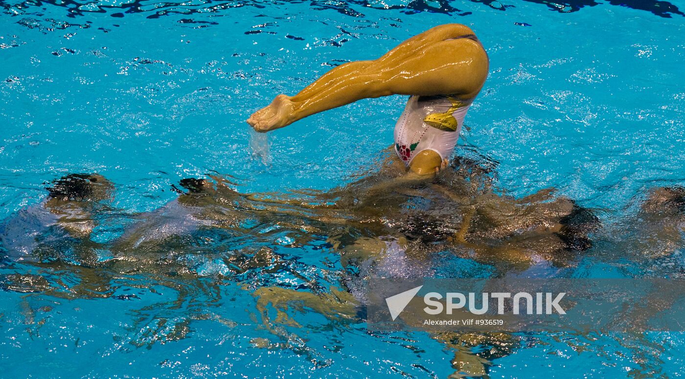 Italian sync swimmers perform in combined event