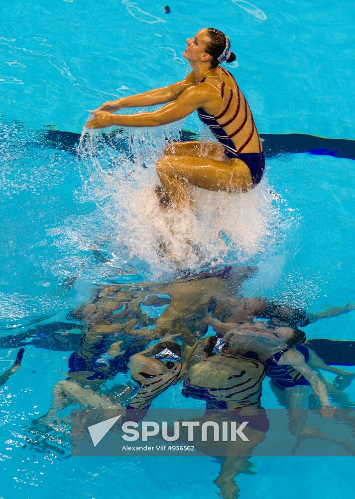 Dutch synchronized swimming team in free combination