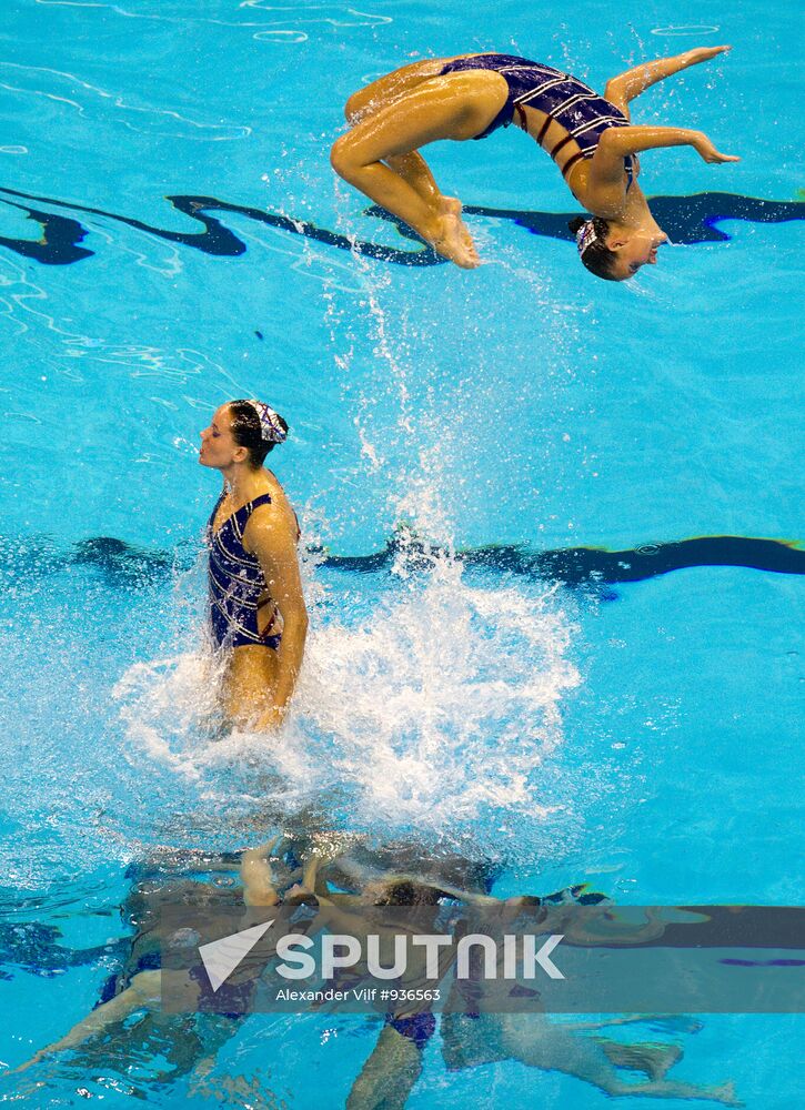 Dutch synchronized swimming team in free combination