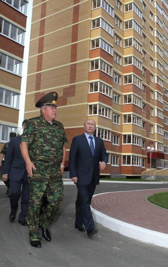 Putin visits Interior Troops Division in Balashikha