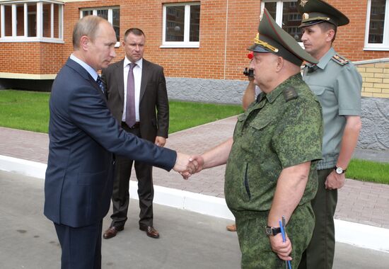 Putin visits Interior Troops Division in Balashikha