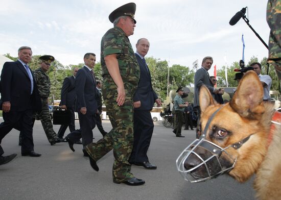 Putin visits Interior Troops Division in Balashikha