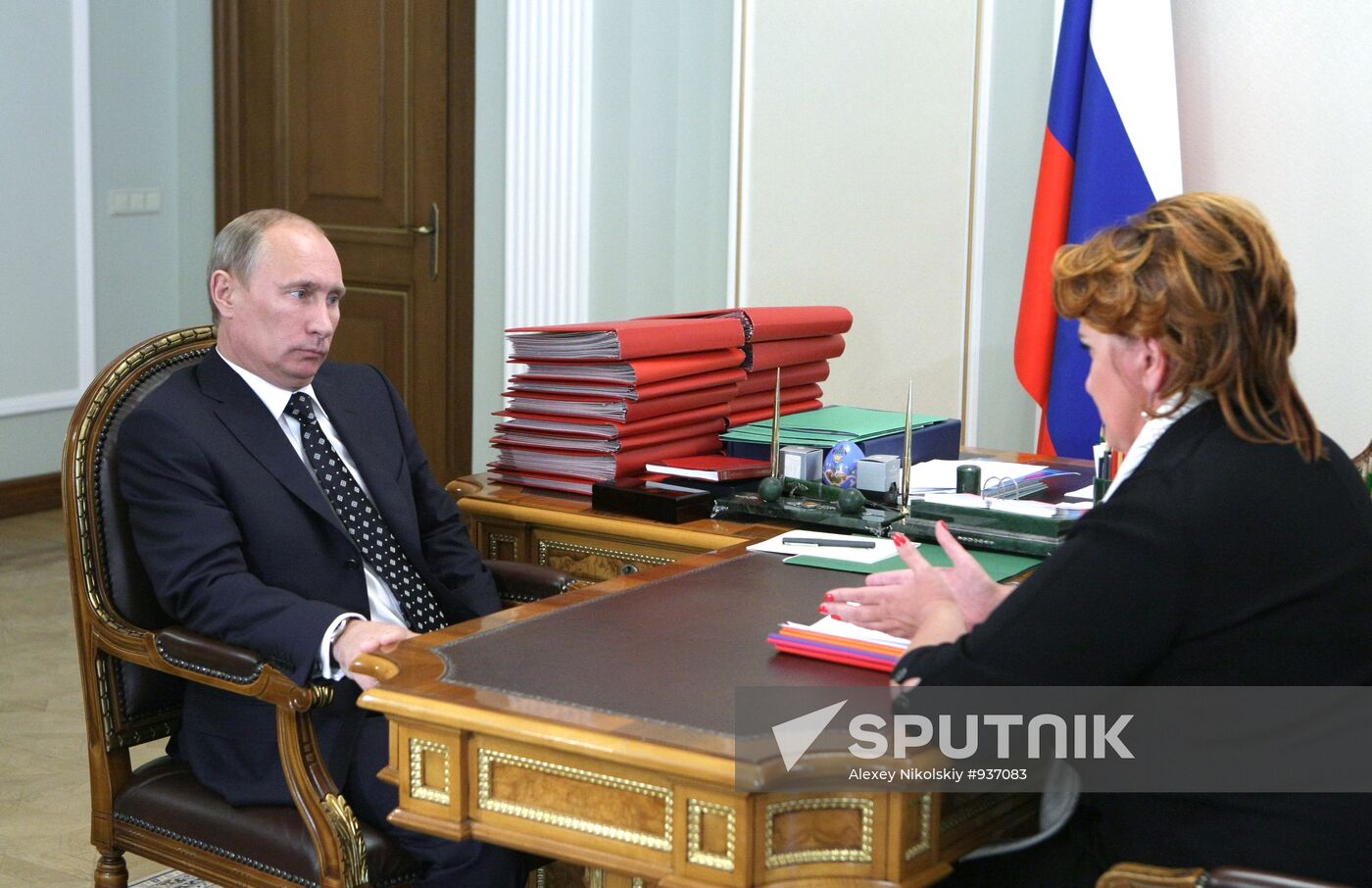 Vladimir Putin meets with Yelena Skrynnik