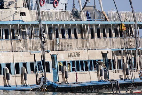 Bulgaria cruise ship lifting operations