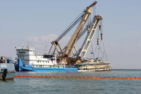 Bulgaria cruise ship lifting operations