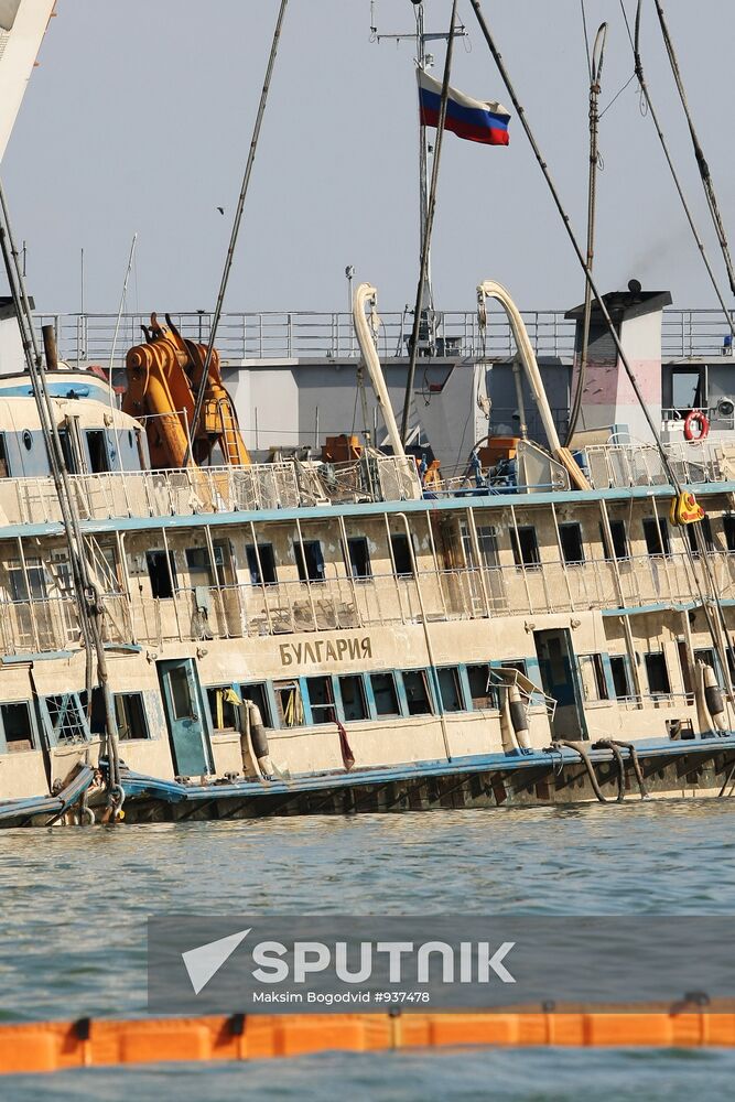 Bulgaria cruise ship lifting operations