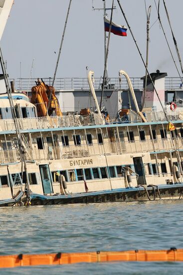 Bulgaria cruise ship lifting operations