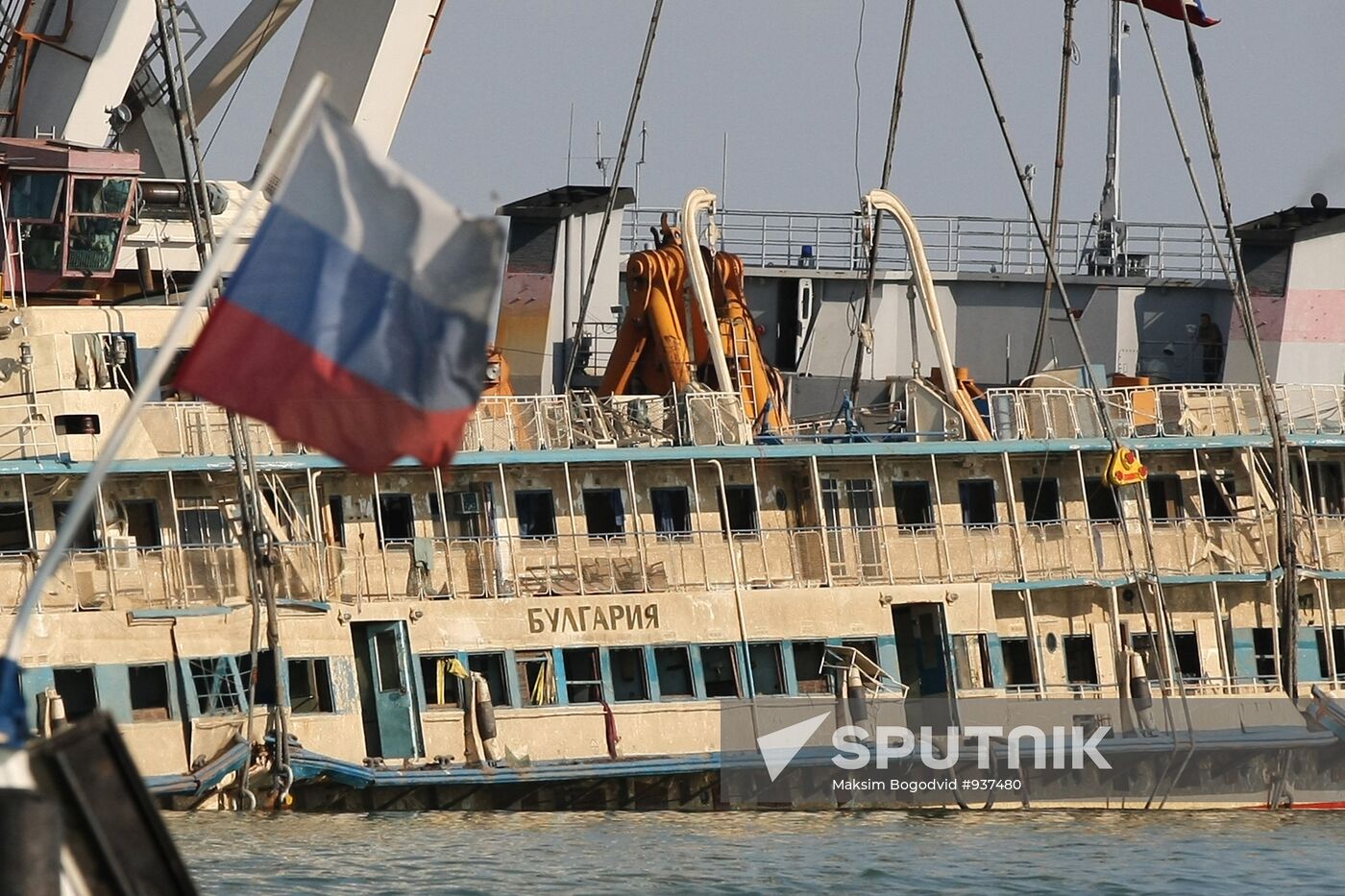 Bulgaria cruise ship lifting operations