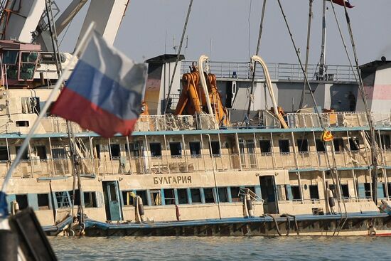 Bulgaria cruise ship lifting operations