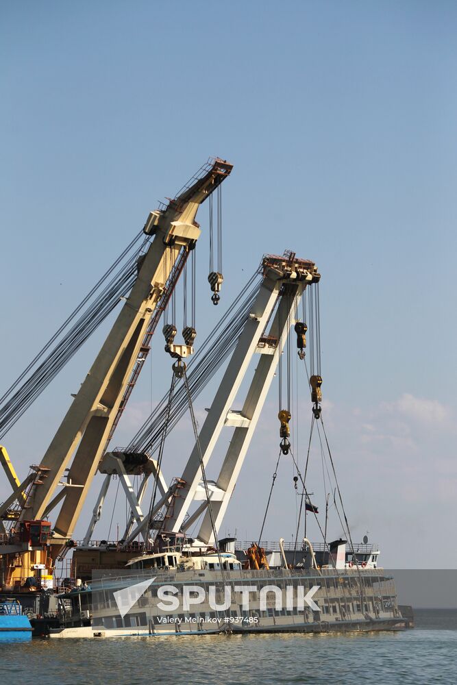 Bulgaria cruise ship lifting operations