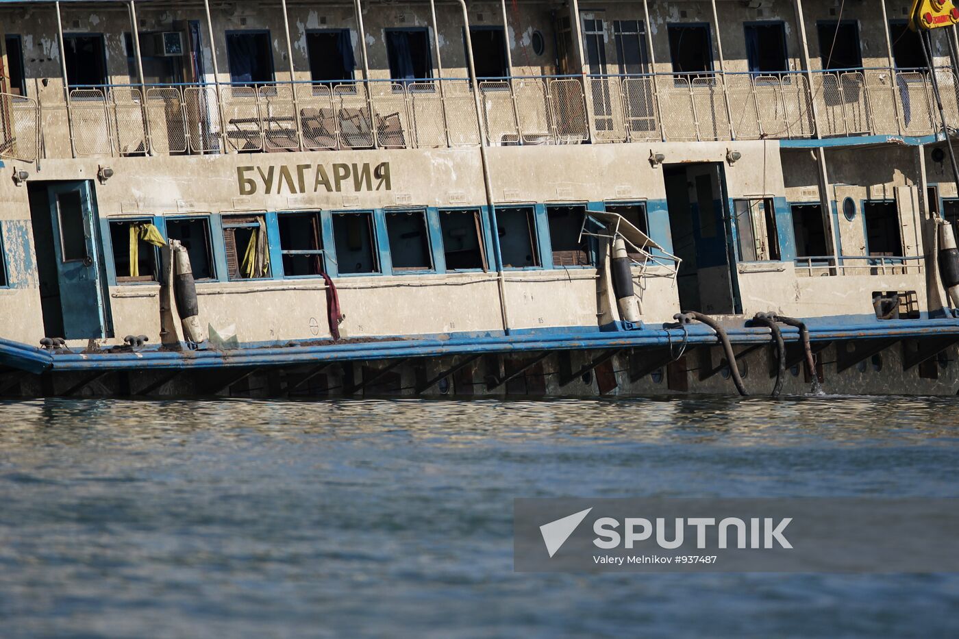 Bulgaria cruise ship lifting operations