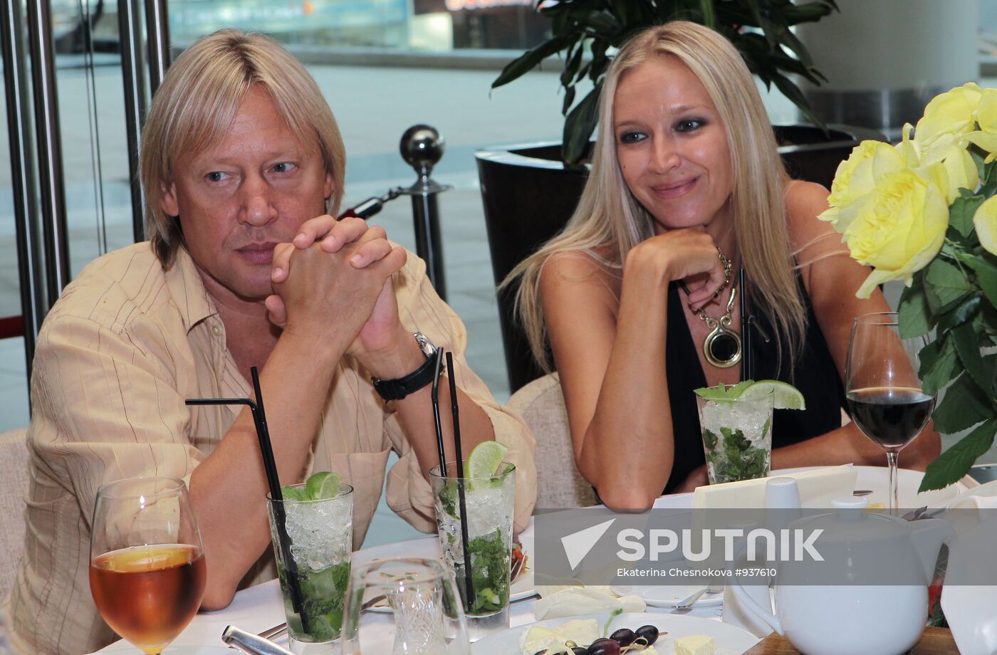 Dmitry Kharatyan with his wife Marina Maiko