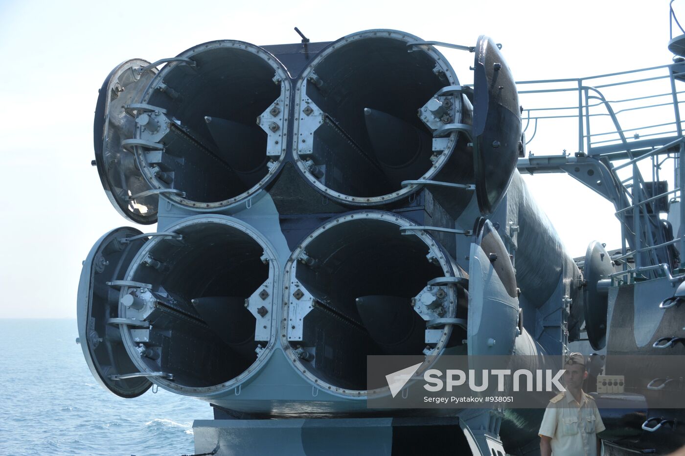 Cruise missiles on rocket ship hovercraft (RKVP) "Samum"