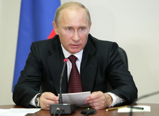 Vladimir Putin holds meeting on government defense contract