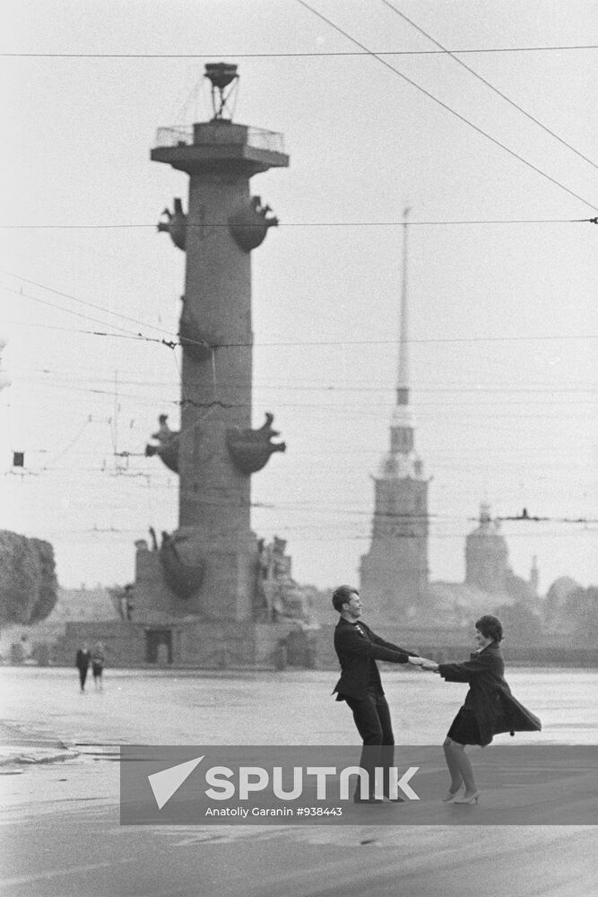Young couple near rostral column