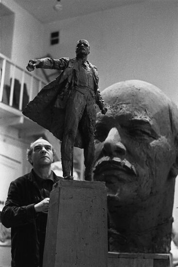 Sculptor Mikhail Anikushin