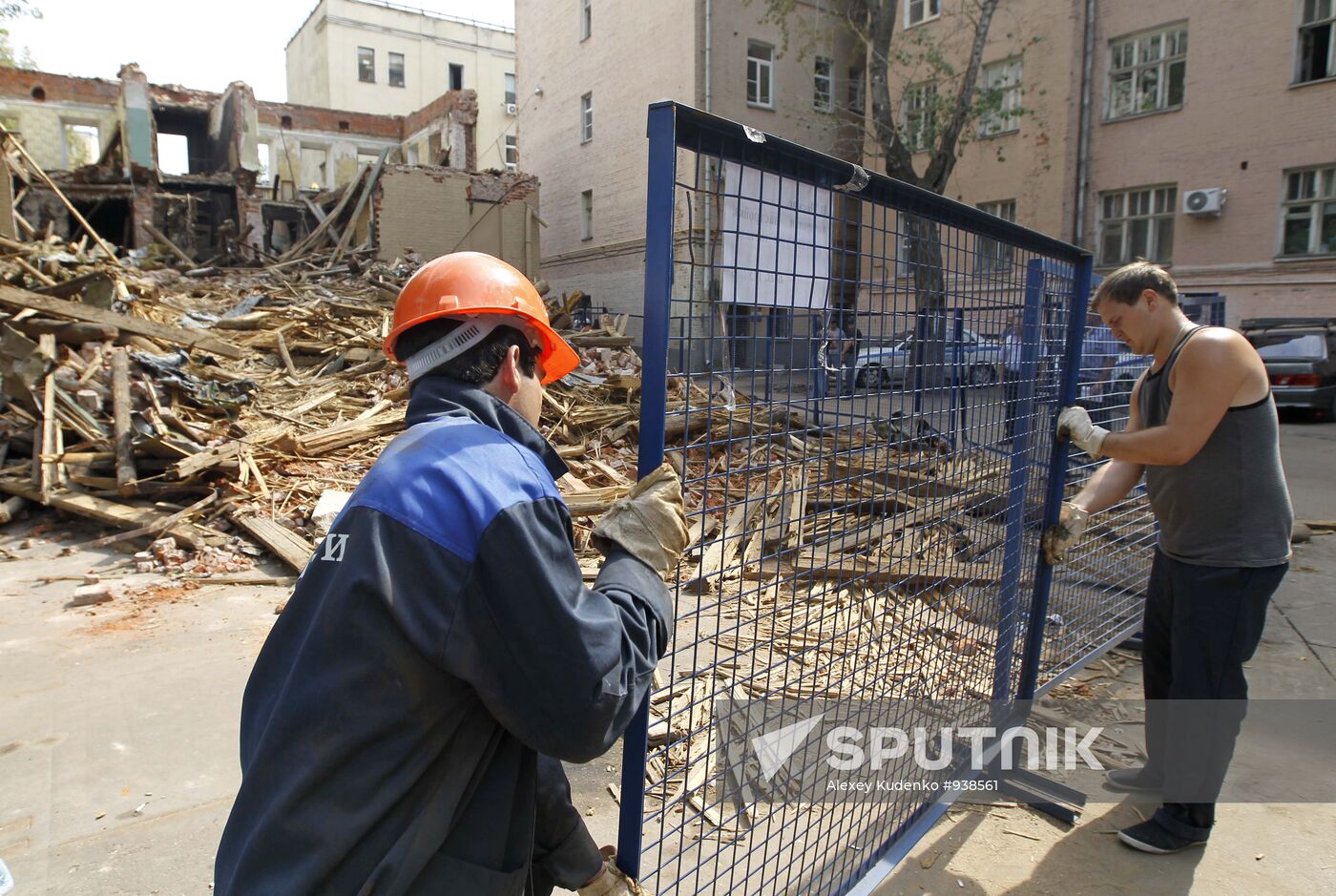 Building pulled down on Moscow's Bolshoi Kozikhinsky Per. 25