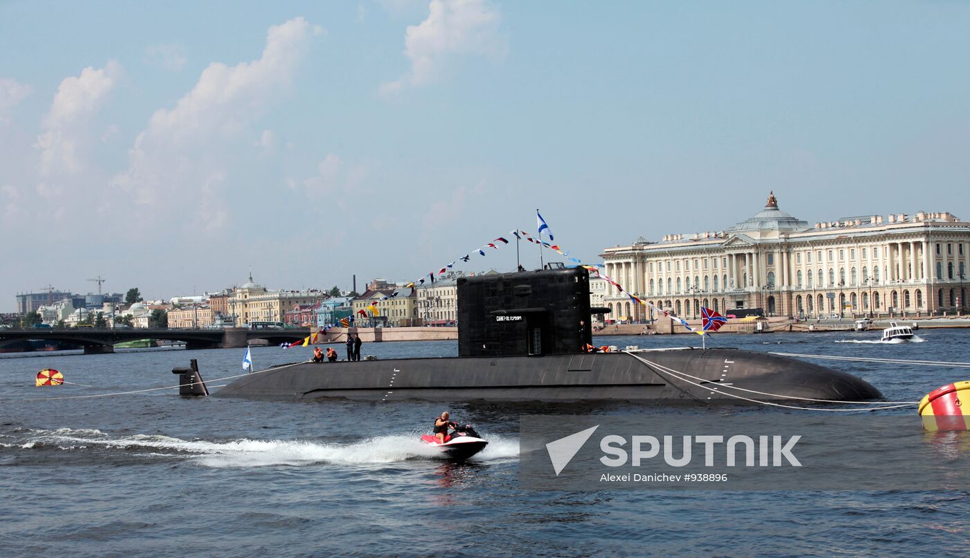 Warships arrive in St. Petersburg to participate in Navy Day