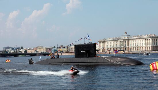 Warships arrive in St. Petersburg to participate in Navy Day