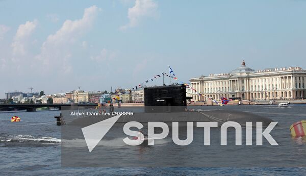 Warships arrive in St. Petersburg to participate in Navy Day