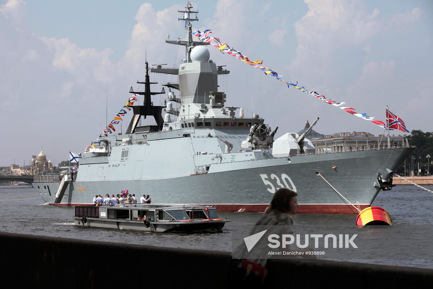 Warships arrive in St. Petersburg to participate in Navy Day