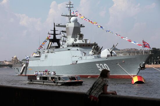 Warships arrive in St. Petersburg to participate in Navy Day