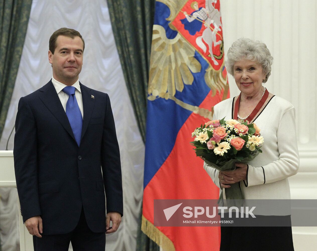 Dmitry Medvedev gves state awards in Kremlin