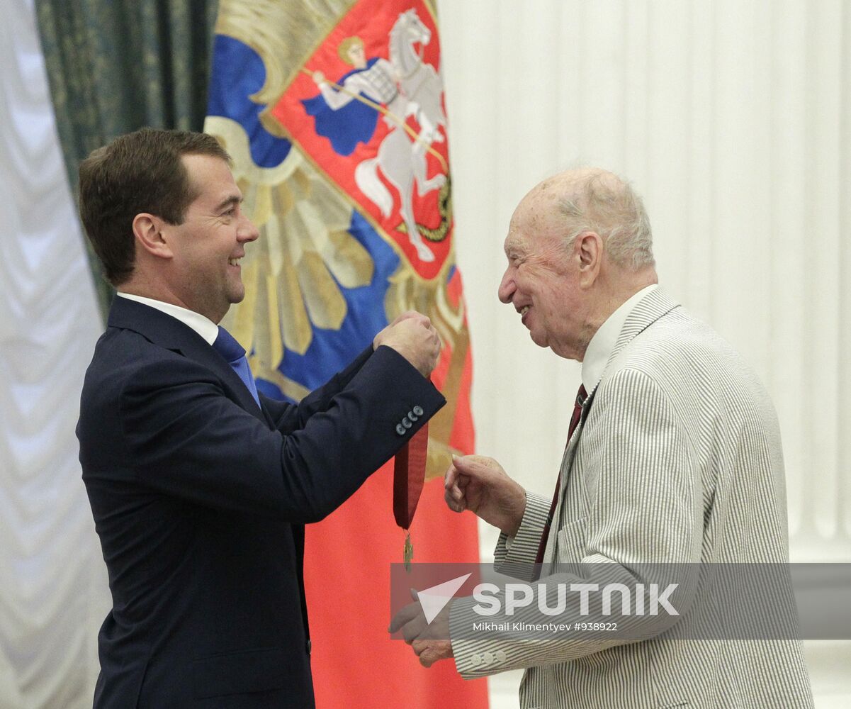 Dmitry Medvedev gves state awards in Kremlin