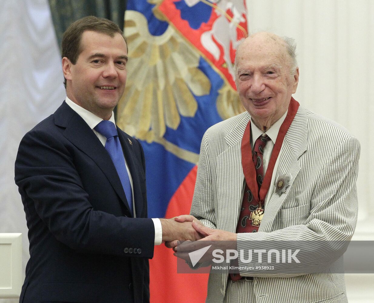 Dmitry Medvedev gves state awards in Kremlin