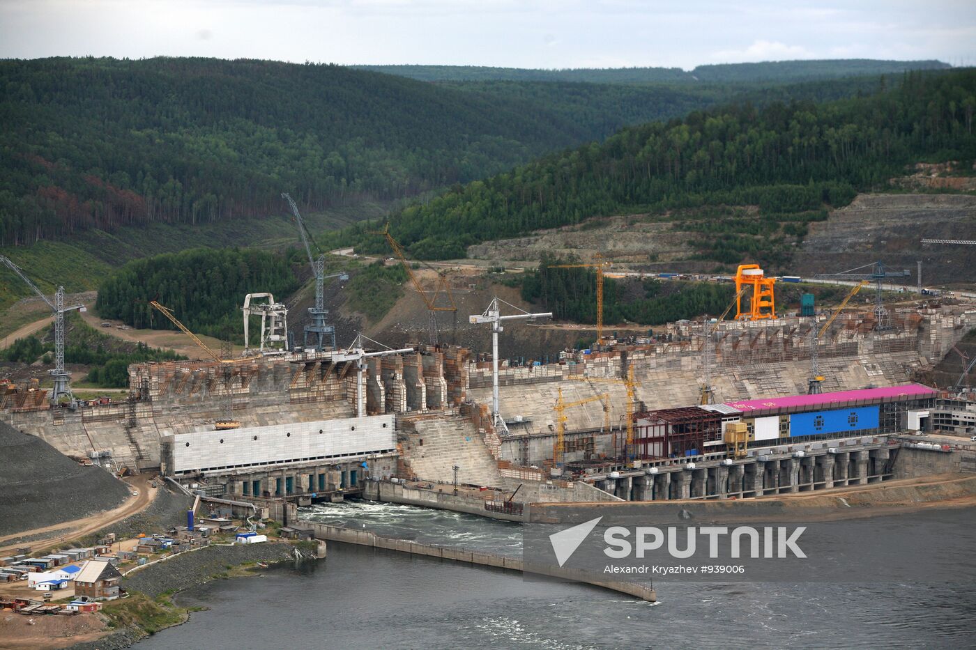 Construction of Boguchansk HPP