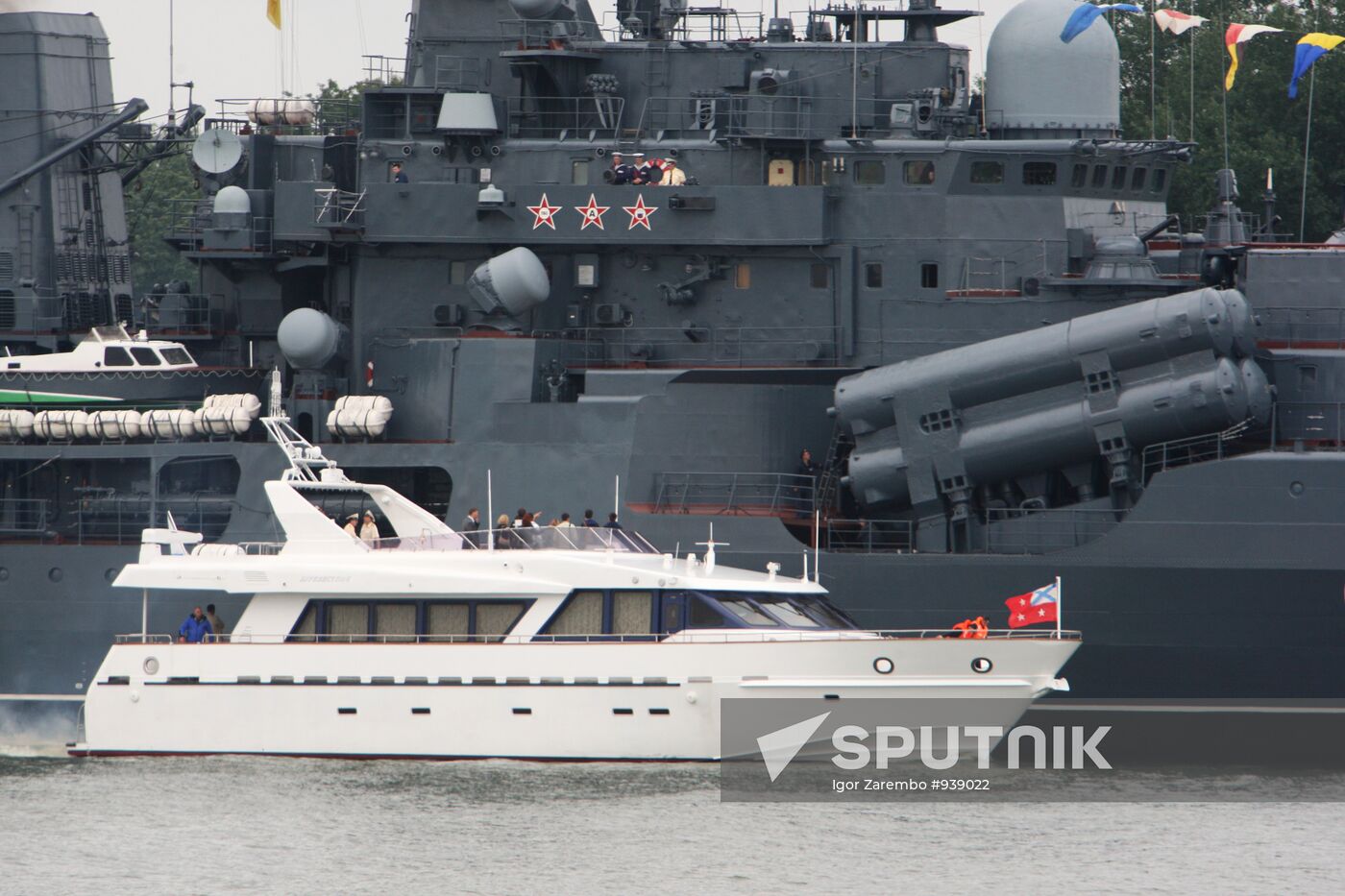 Rehearsal for Baltic Fleet Navy Day parade of ships