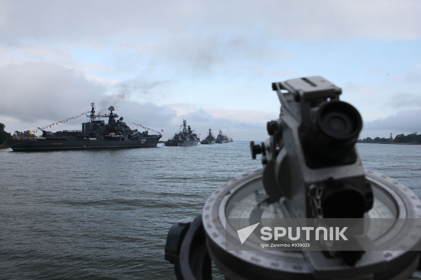 Rehearsal for Baltic Fleet Navy Day parade of ships