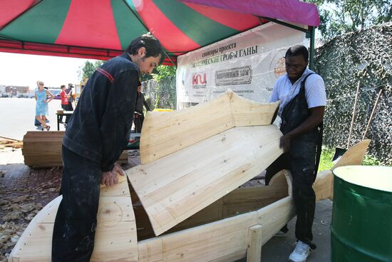 Ghana craftsman made exotic coffins in Novosibirsk
