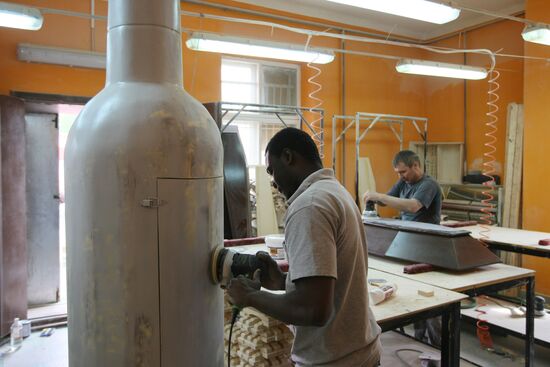 Ghana craftsman made exotic coffins in Novosibirsk