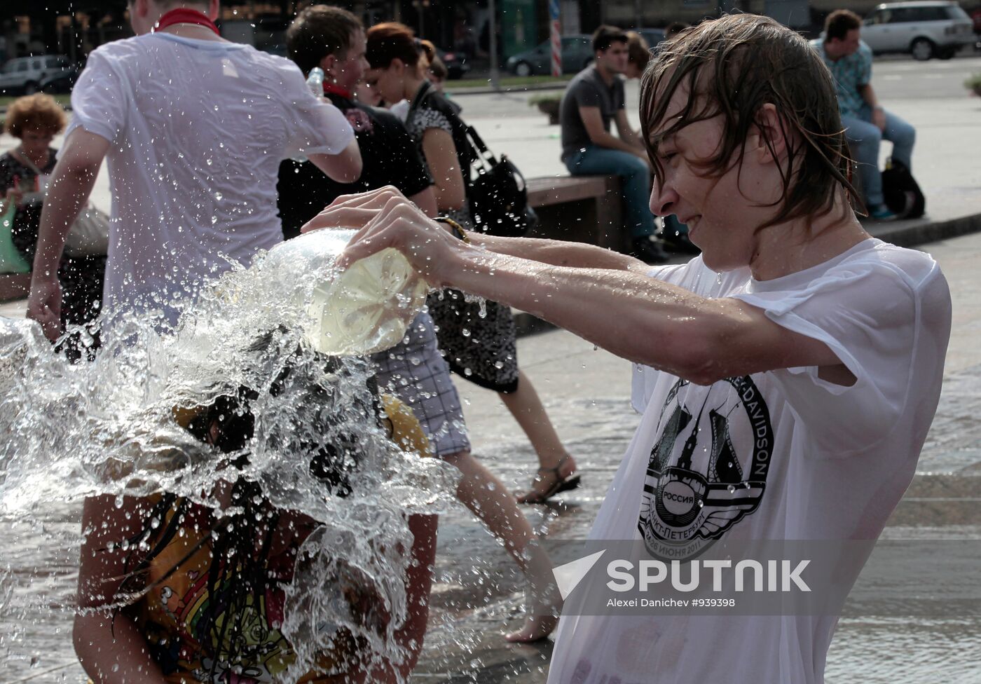 "Water Battle" summer flash mob in St Petersburg