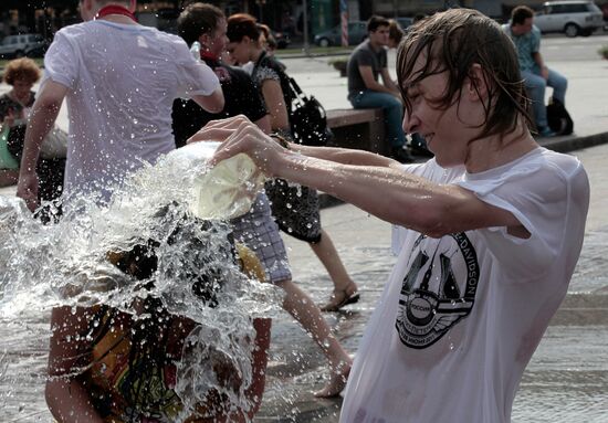 "Water Battle" summer flash mob in St Petersburg