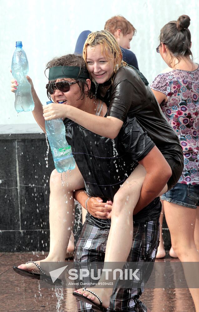 "Water Battle" summer flash mob in St Petersburg