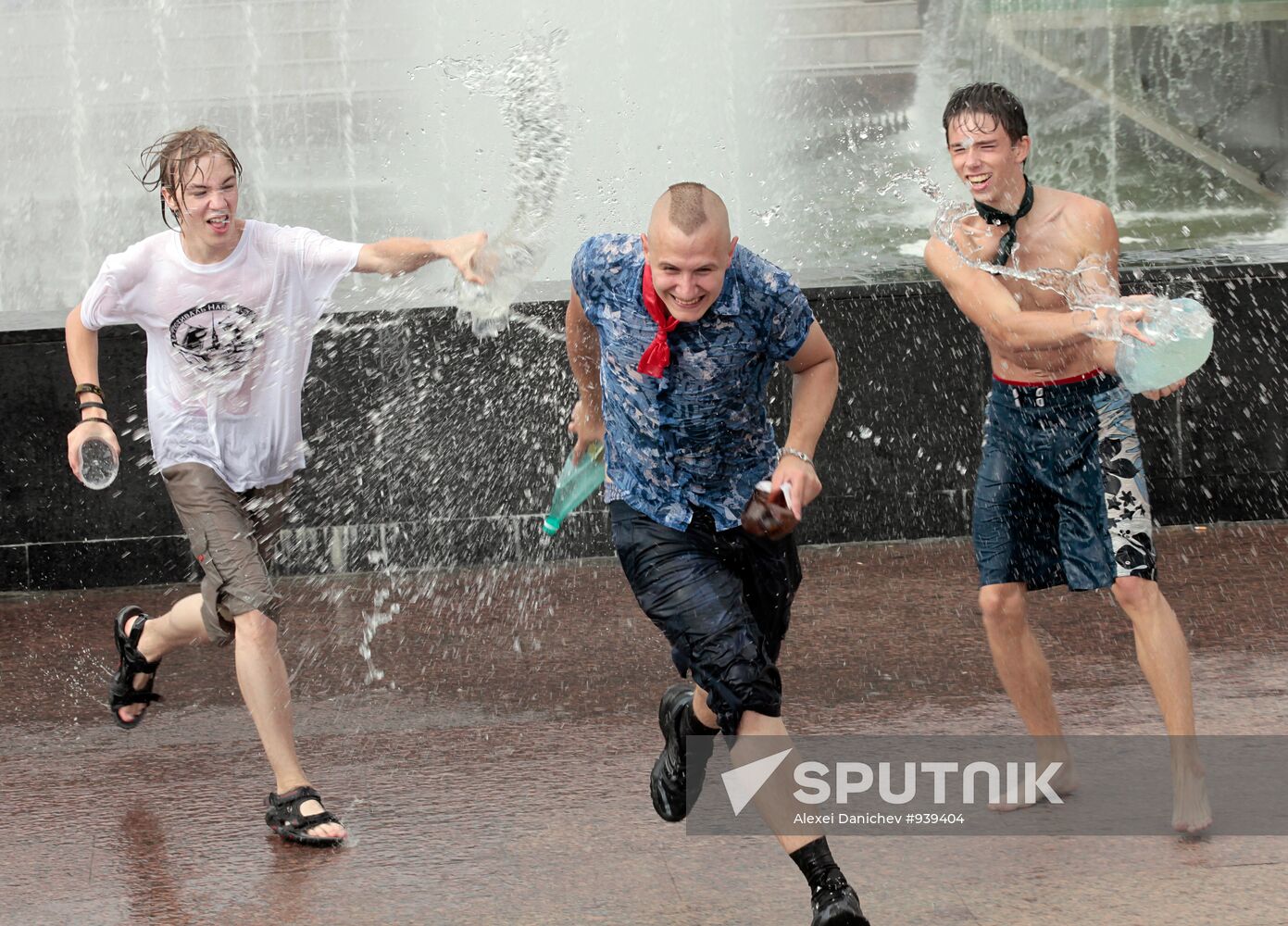 "Water Battle" summer flash mob in St Petersburg