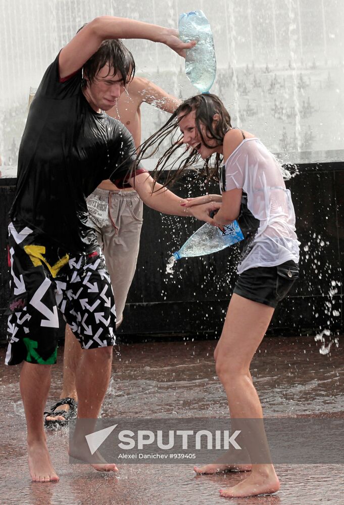 "Water Battle" summer flash mob in St Petersburg