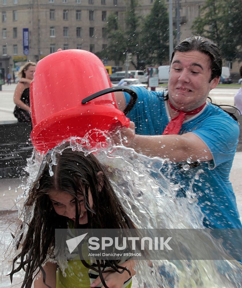 "Water Battle" summer flash mob in St Petersburg