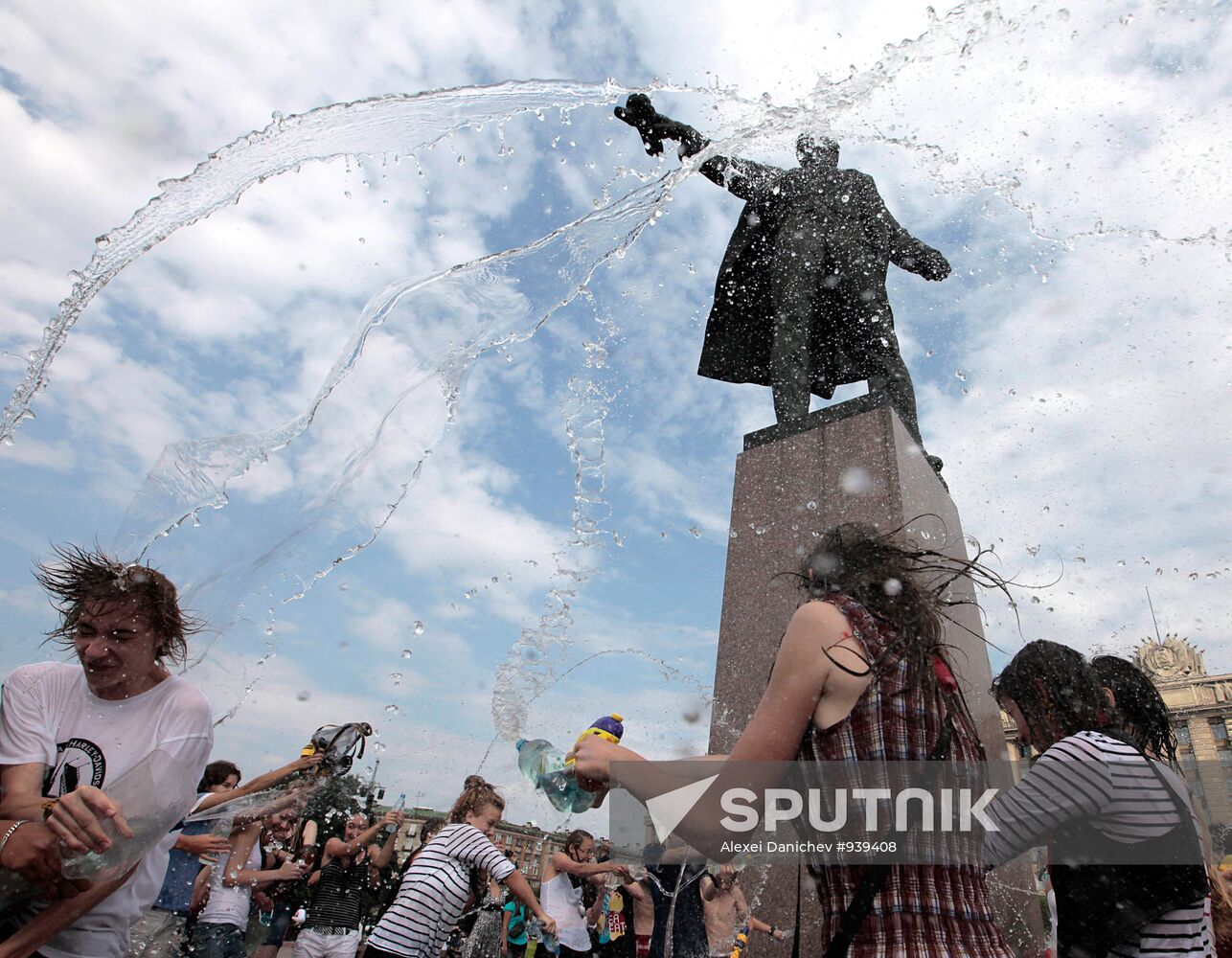 "Water Battle" summer flash mob in St Petersburg