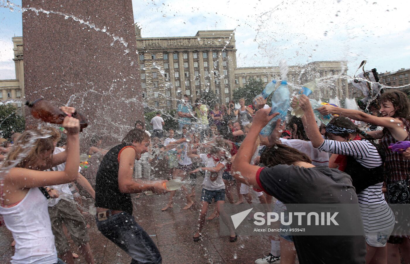 "Water Battle" summer flash mob in St Petersburg