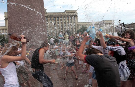 "Water Battle" summer flash mob in St Petersburg