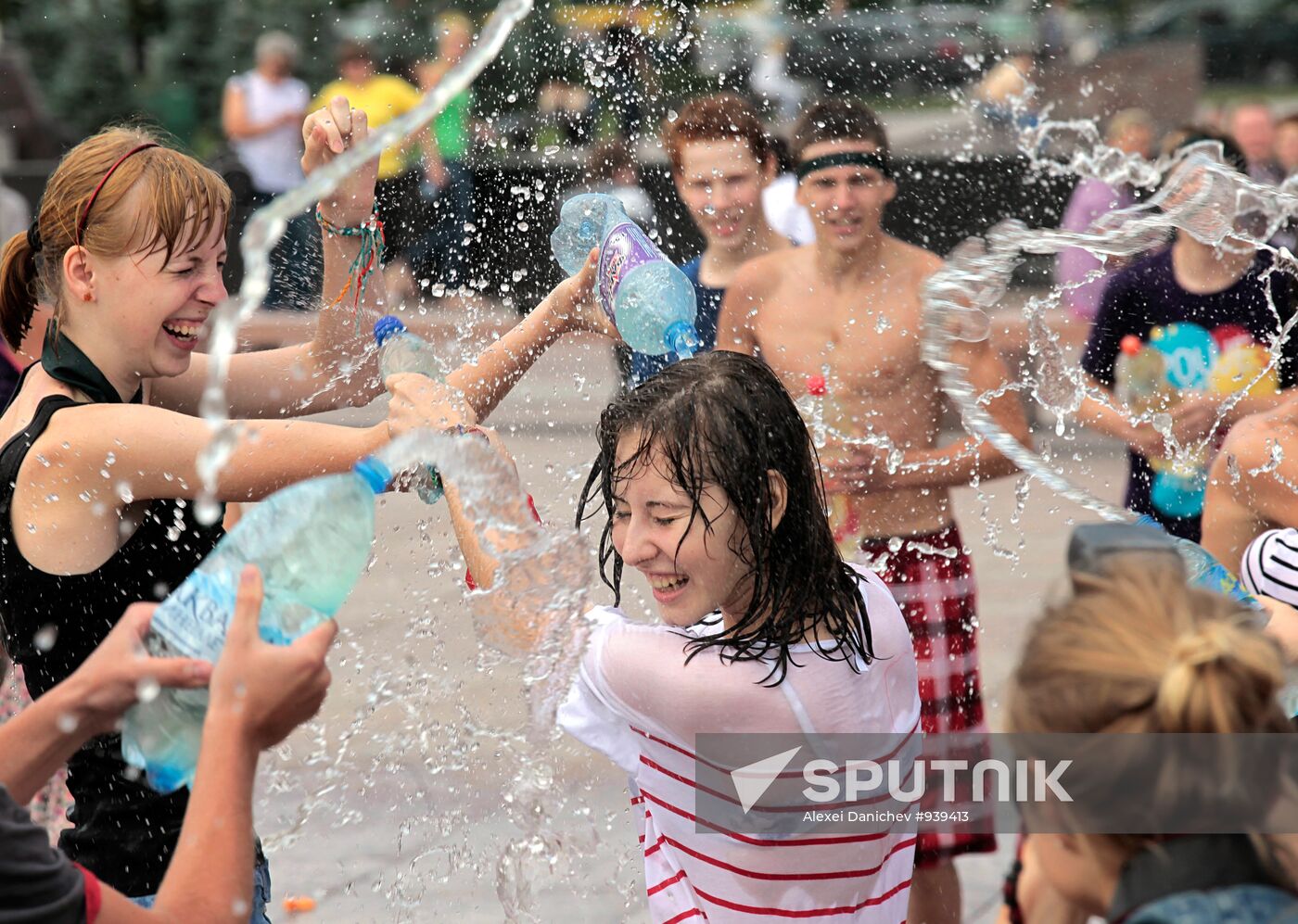 "Water Battle" summer flash mob in St Petersburg