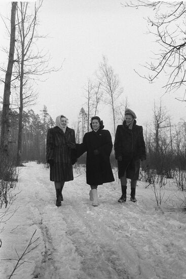 Ballerina Olga Lepeshinskaya with friends