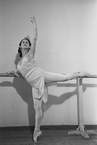 Ballerina Sulamif Messerer