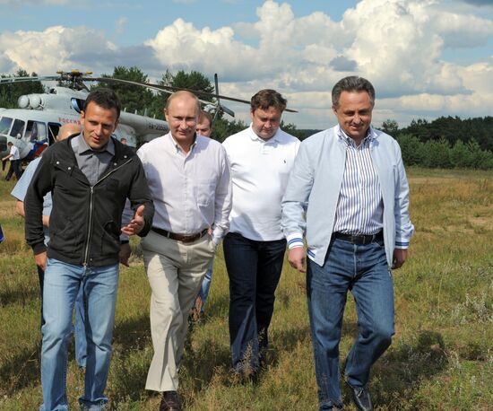 Vladimir Putin visits Seliger 2011 forum